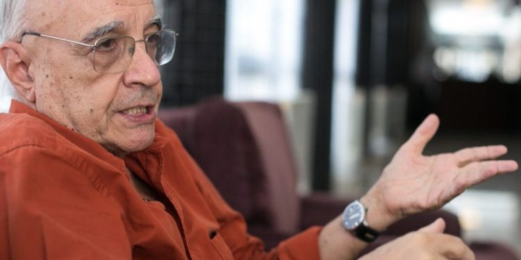 Sader: “Brasil y Argentina nunca estuvieron tan distantes”