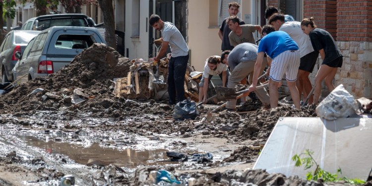 Catástrofe de Bahía Blanca: cómo Milei destruyó el Servicio Meteorológico Nacional