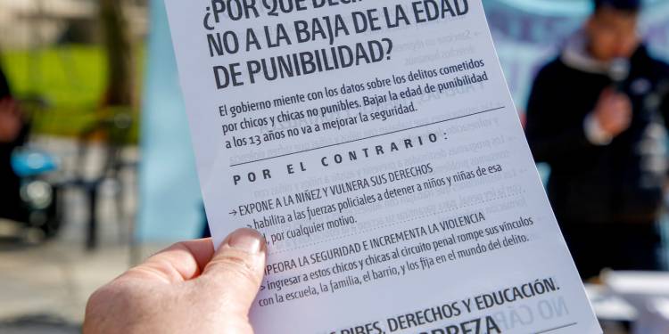 Infancias a la intemperie: criminalización de niñas, niños y adolescentes