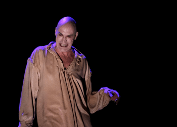 Pompeyo Audivert: “Vamos al teatro a ensayar la muerte”