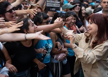 Ahora no la dejemos sola