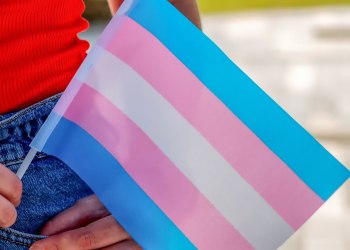 Declaran inconstitucional el DNU de Milei que restringía tratamientos a jóvenes trans