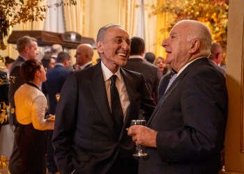 Para el gobierno, Clarín/Telecom no podría comprar Telefónica (aunque ya lo hizo)