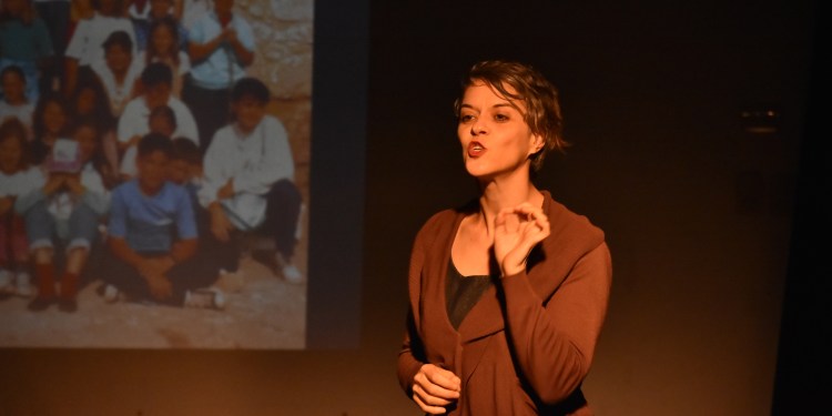 Una obra que pone curitas a las heridas de la infancia