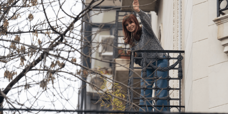 Mensaje de Cristina: “Es necesario frenar tanto insulto, maltrato e injusticias”
