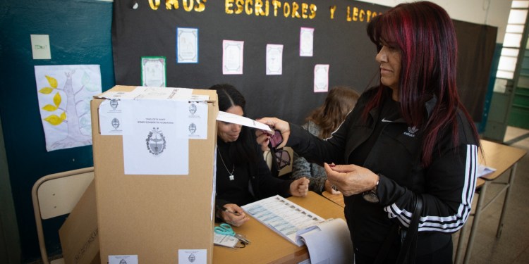 Paliza en la provincia de Buenos Aires: Fuerza Patria, 13 puntos arriba de LLA