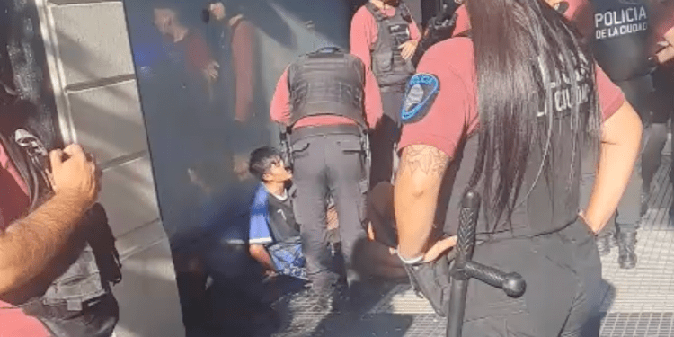 El pibito B, paltas y cerezas