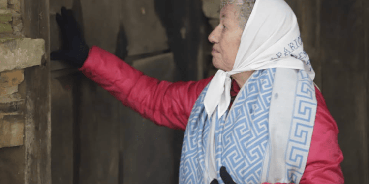 Memoria, Verdad y Carmen en su pueblito natal