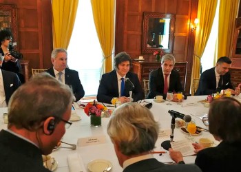 La inversión extranjera no le cree a Milei y abandona la Argentina