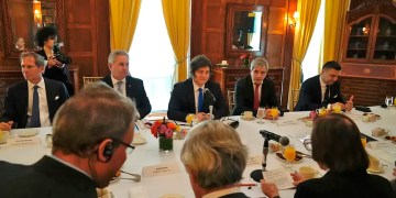 La inversión extranjera no le cree a Milei y abandona la Argentina