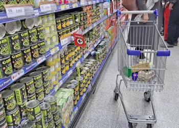 Diez meses en caída libre: las ventas minoristas se desplomaron 5,6% en febrero