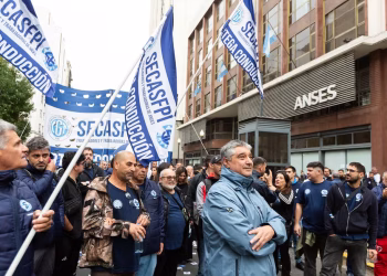 Ortega: “Para quitar derechos laborales no pierden un segundo”